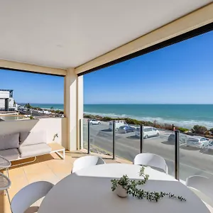 Henley Beachfront Luxury With Sauna Just 200m From Henley Square! Holiday home Henley Beach South